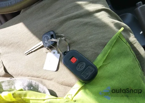 2004 Toyota Camry Le/Se/Std/Xle z USA, uszkodzony, nr VIN 4T1BE32K54U908920